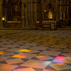 Stained_glass_light